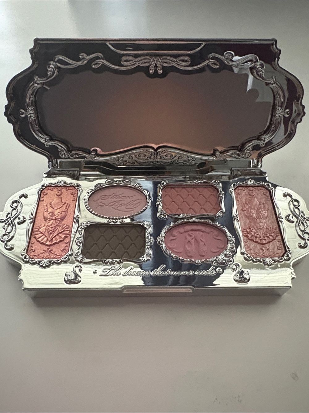 Flower Knows - Pink Swan Eyeshadow Palette (Unused) - Picture 3 of 3
